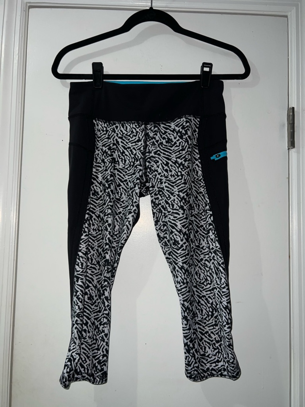 lululemon athletica Black & White Patterned Cropped Leggings with Blue Zip